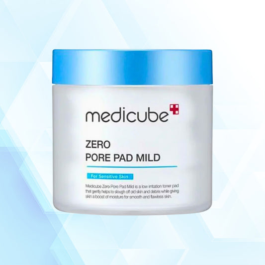 A white jar of Medicube Zero Pore Pad Mild with a bright blue lid, set against a light blue geometric background.